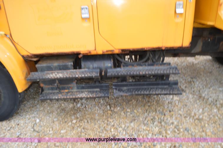 image for item L4556 1997 International 4900 dump truck