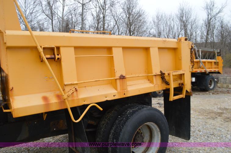 image for item L4556 1997 International 4900 dump truck