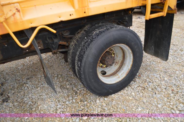 image for item L4556 1997 International 4900 dump truck