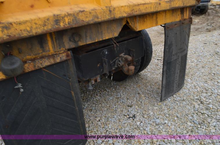 image for item L4556 1997 International 4900 dump truck