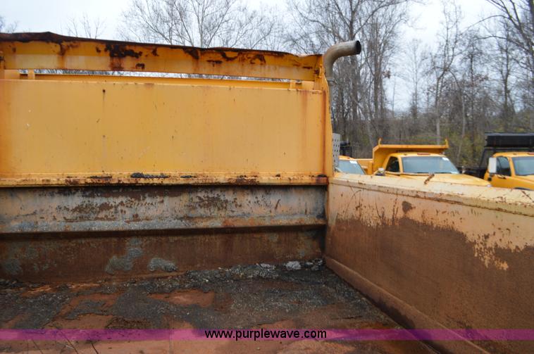 image for item L4556 1997 International 4900 dump truck