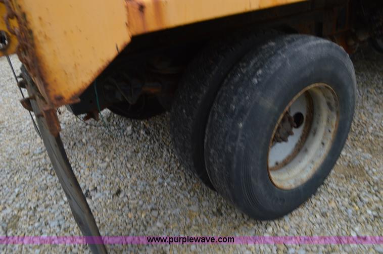 image for item L4556 1997 International 4900 dump truck