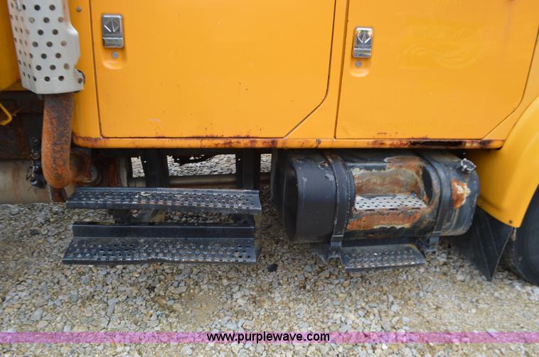 image for item L4556 1997 International 4900 dump truck