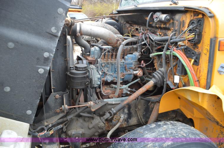 image for item L4556 1997 International 4900 dump truck