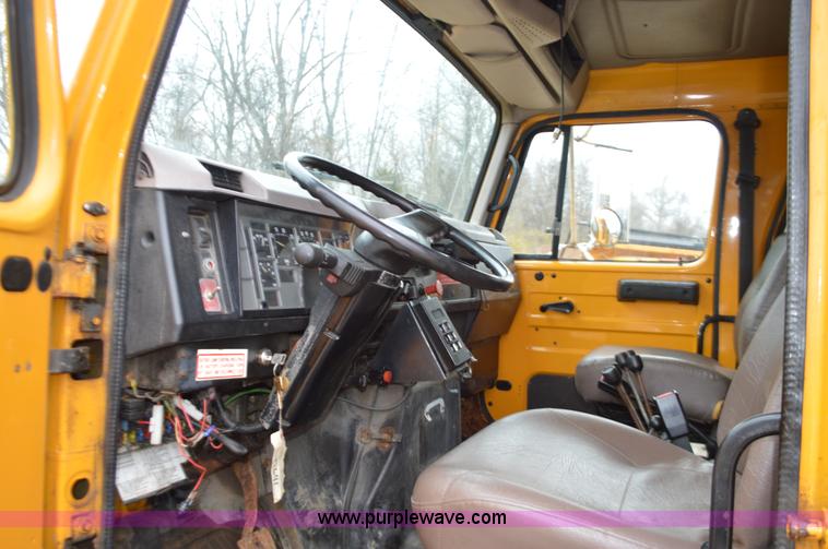 image for item L4556 1997 International 4900 dump truck