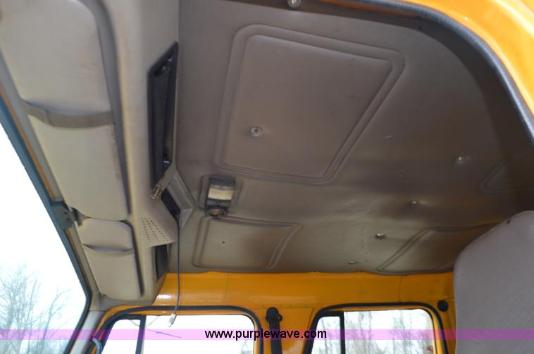 image for item L4556 1997 International 4900 dump truck