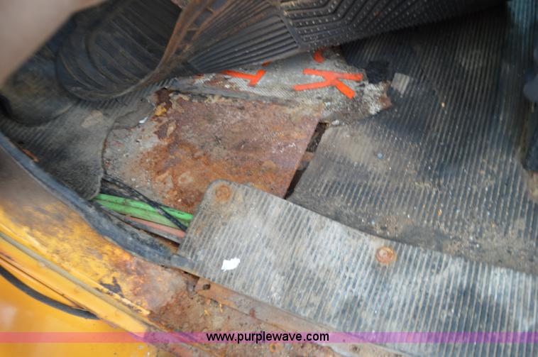 image for item L4556 1997 International 4900 dump truck