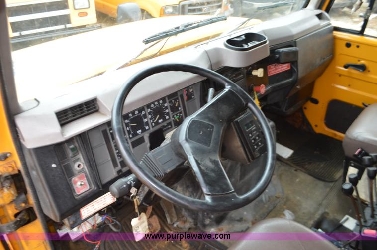 image for item L4556 1997 International 4900 dump truck