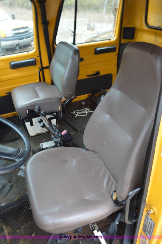 image for item L4556 1997 International 4900 dump truck