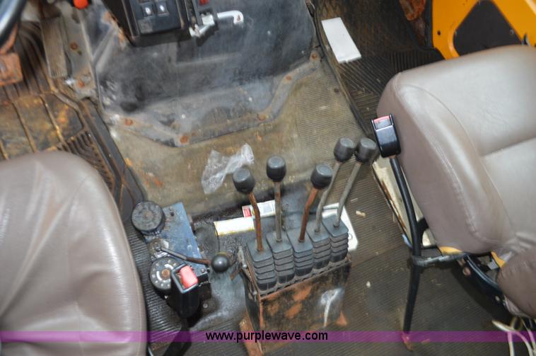 image for item L4556 1997 International 4900 dump truck