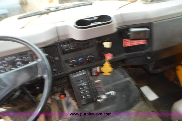 image for item L4556 1997 International 4900 dump truck