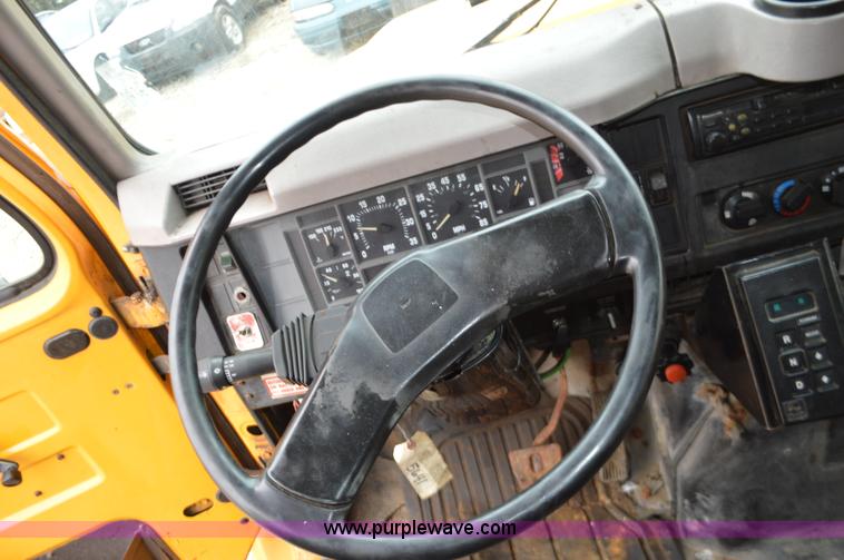 image for item L4556 1997 International 4900 dump truck