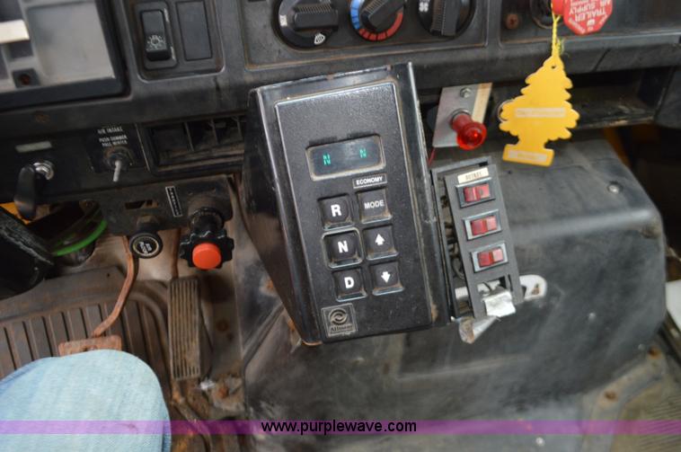 image for item L4556 1997 International 4900 dump truck