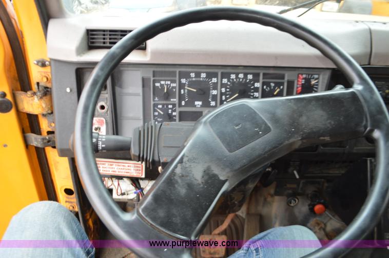 image for item L4556 1997 International 4900 dump truck