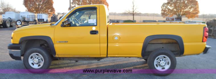 image for item L4560 2006 Chevrolet Silverado 2500 pickup truck