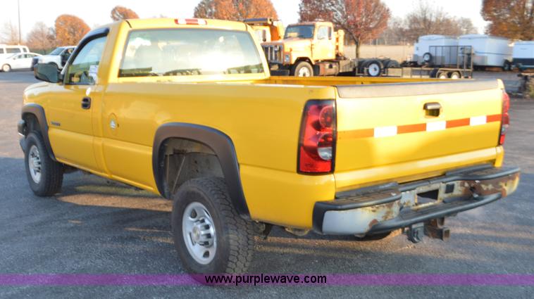 image for item L4560 2006 Chevrolet Silverado 2500 pickup truck