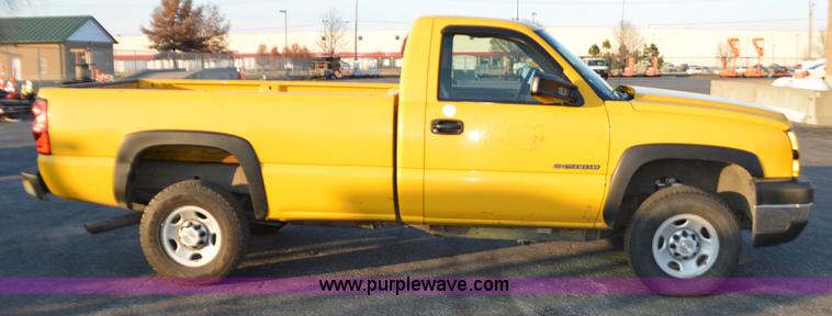 image for item L4560 2006 Chevrolet Silverado 2500 pickup truck