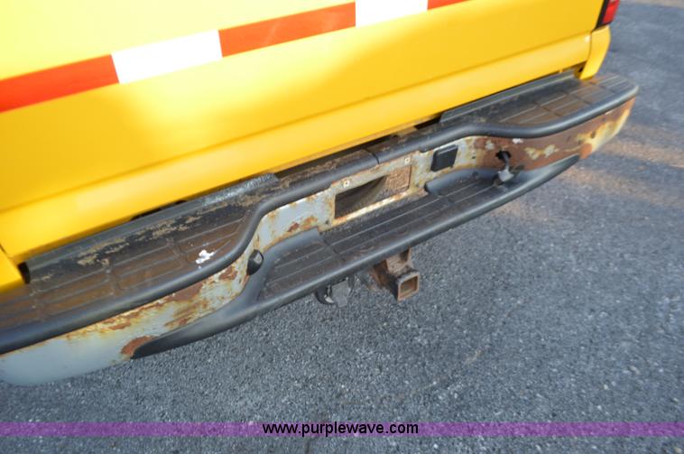 image for item L4560 2006 Chevrolet Silverado 2500 pickup truck