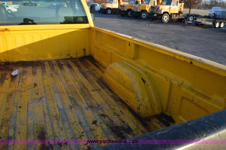 image for item L4560 2006 Chevrolet Silverado 2500 pickup truck