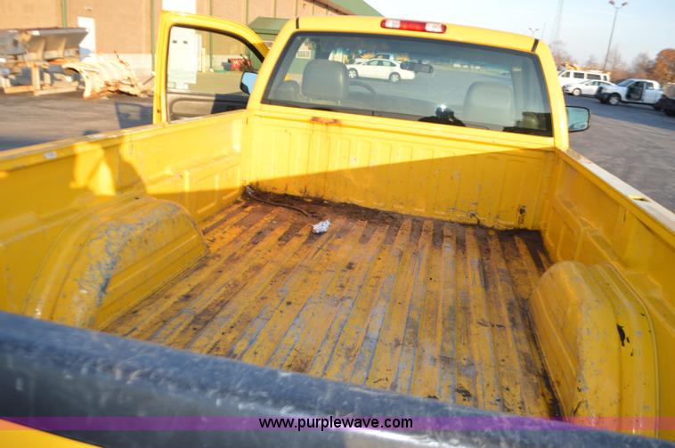 image for item L4560 2006 Chevrolet Silverado 2500 pickup truck