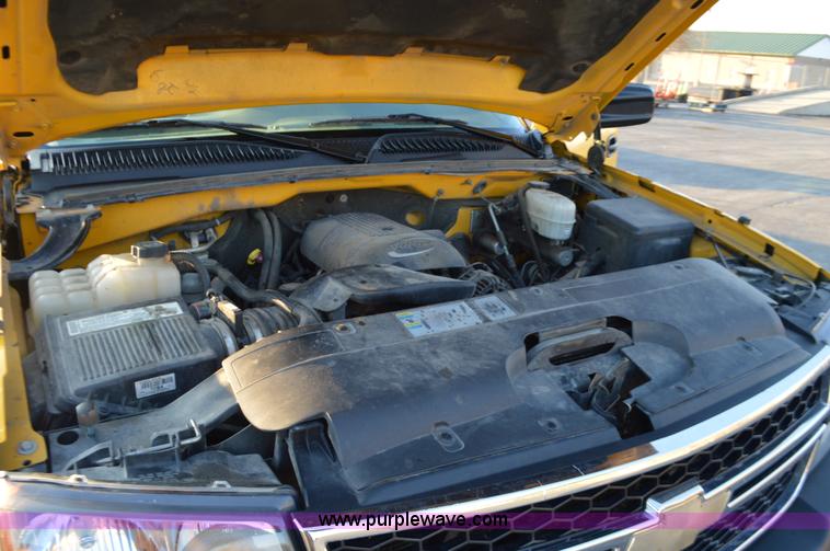 image for item L4560 2006 Chevrolet Silverado 2500 pickup truck