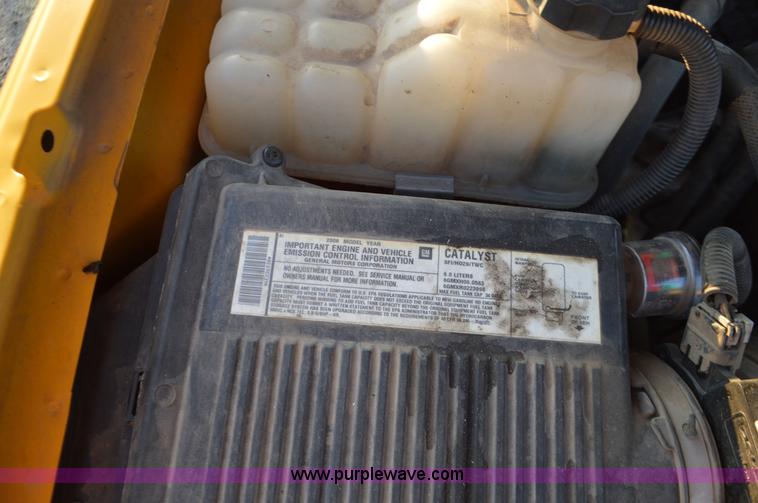 image for item L4560 2006 Chevrolet Silverado 2500 pickup truck