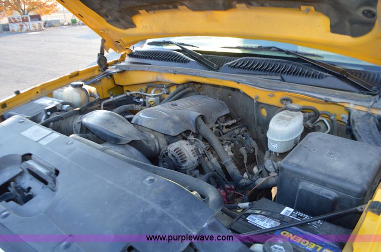 image for item L4560 2006 Chevrolet Silverado 2500 pickup truck