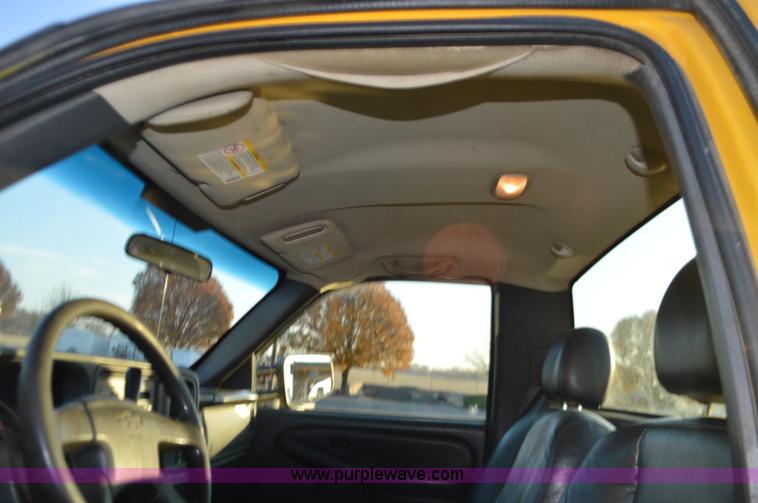 image for item L4560 2006 Chevrolet Silverado 2500 pickup truck