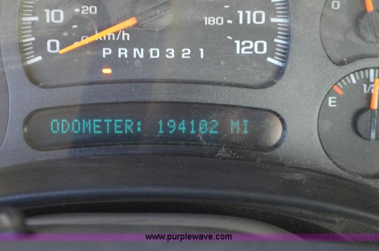 image for item L4560 2006 Chevrolet Silverado 2500 pickup truck