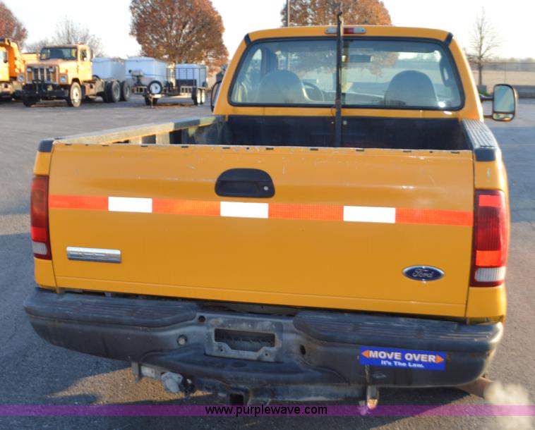 image for item L4561 2005 Ford F250 pickup truck