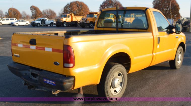image for item L4561 2005 Ford F250 pickup truck