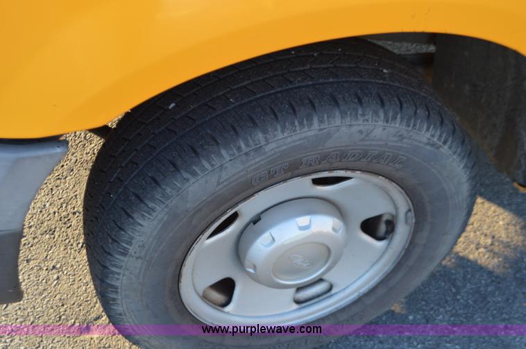 image for item L4561 2005 Ford F250 pickup truck