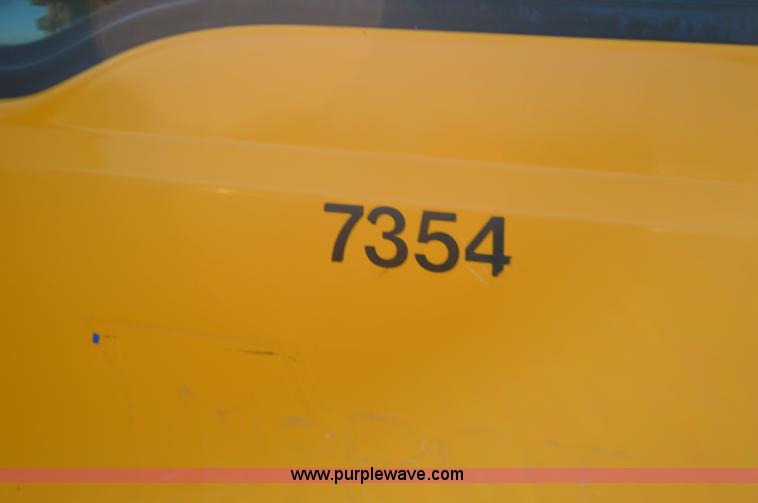 image for item L4561 2005 Ford F250 pickup truck