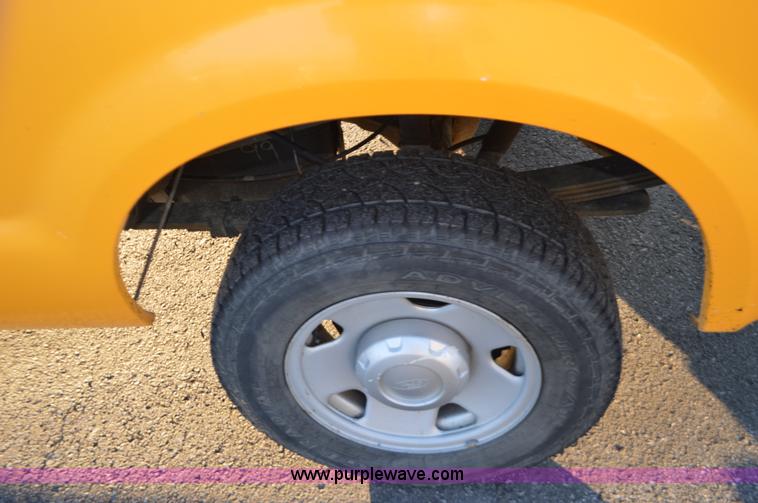 image for item L4561 2005 Ford F250 pickup truck