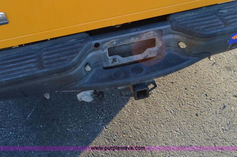 image for item L4561 2005 Ford F250 pickup truck