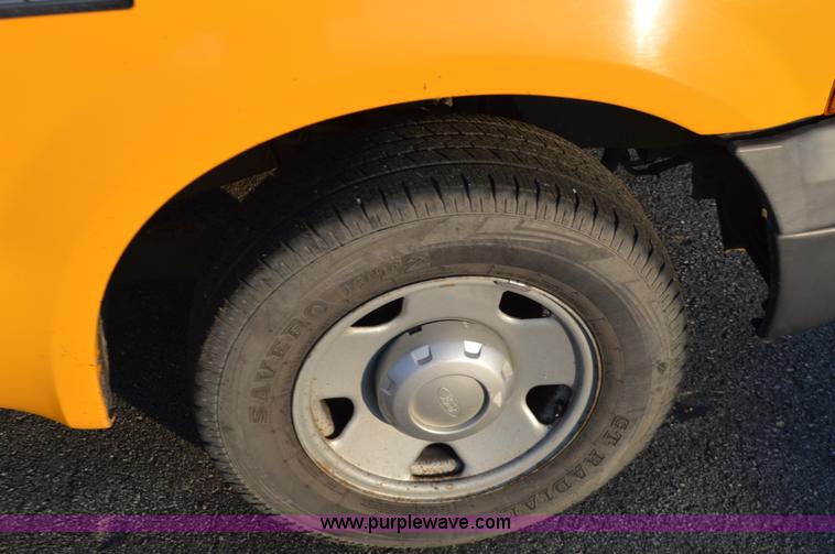 image for item L4561 2005 Ford F250 pickup truck