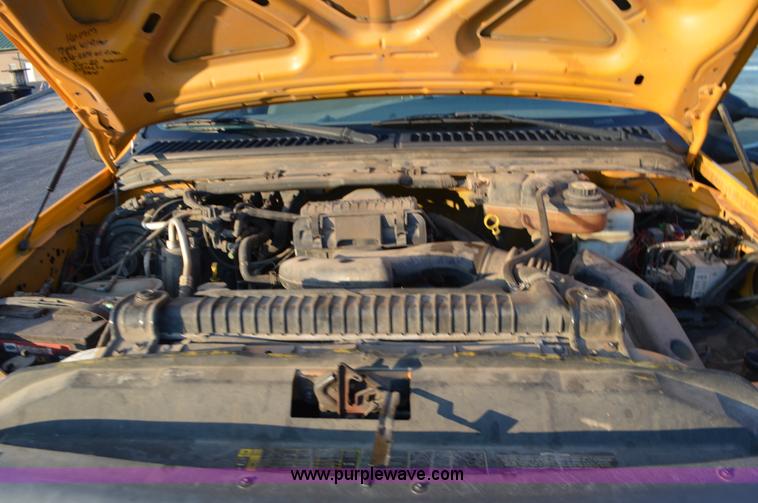 image for item L4561 2005 Ford F250 pickup truck