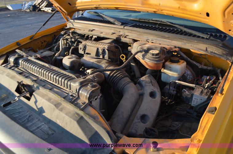 image for item L4561 2005 Ford F250 pickup truck