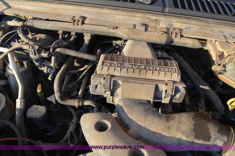 image for item L4561 2005 Ford F250 pickup truck