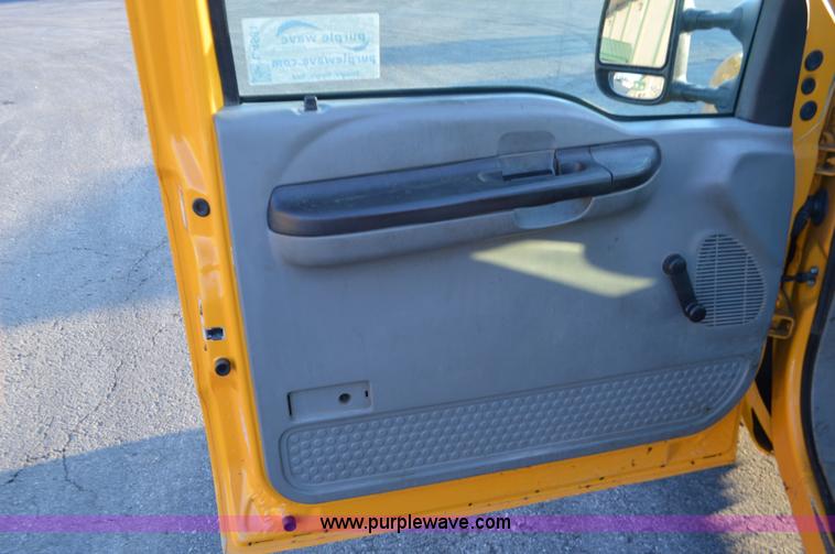 image for item L4561 2005 Ford F250 pickup truck