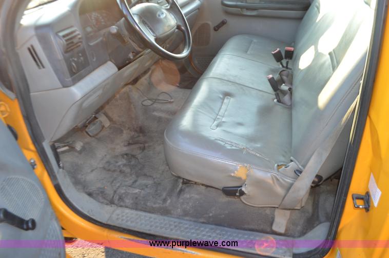 image for item L4561 2005 Ford F250 pickup truck