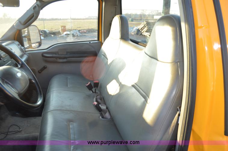 image for item L4561 2005 Ford F250 pickup truck