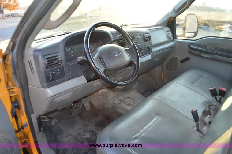 image for item L4561 2005 Ford F250 pickup truck