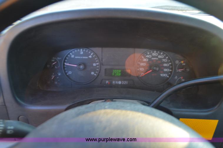 image for item L4561 2005 Ford F250 pickup truck