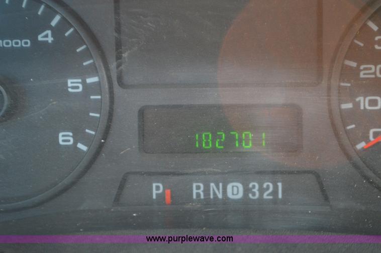 image for item L4561 2005 Ford F250 pickup truck