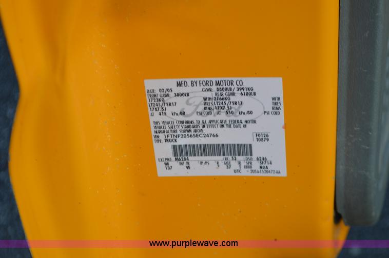 image for item L4561 2005 Ford F250 pickup truck