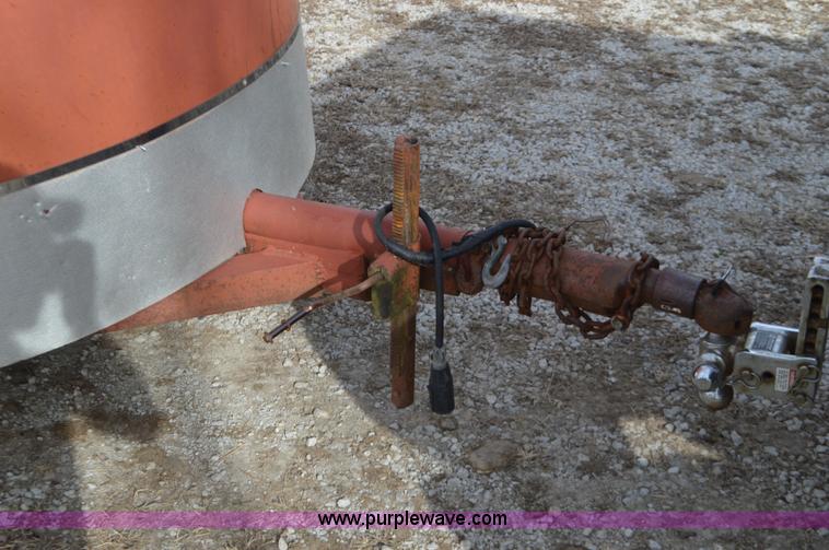 image for item L4584 1983 Hale livestock trailer