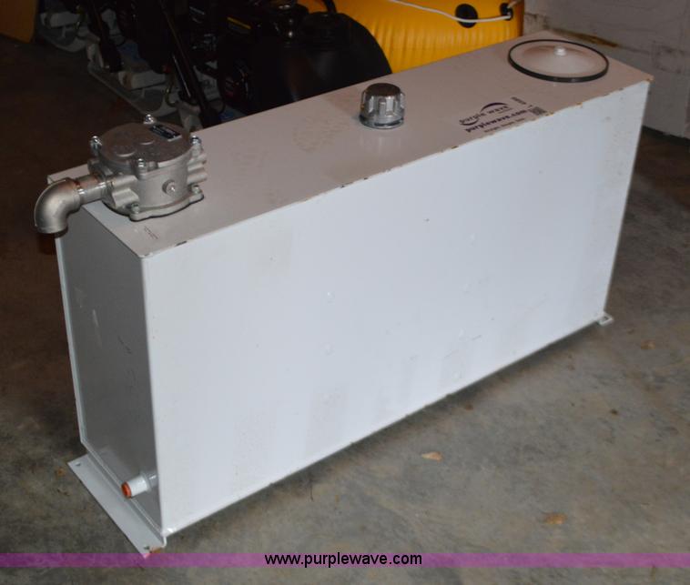 image for item L4589 Hydraulic oil tank