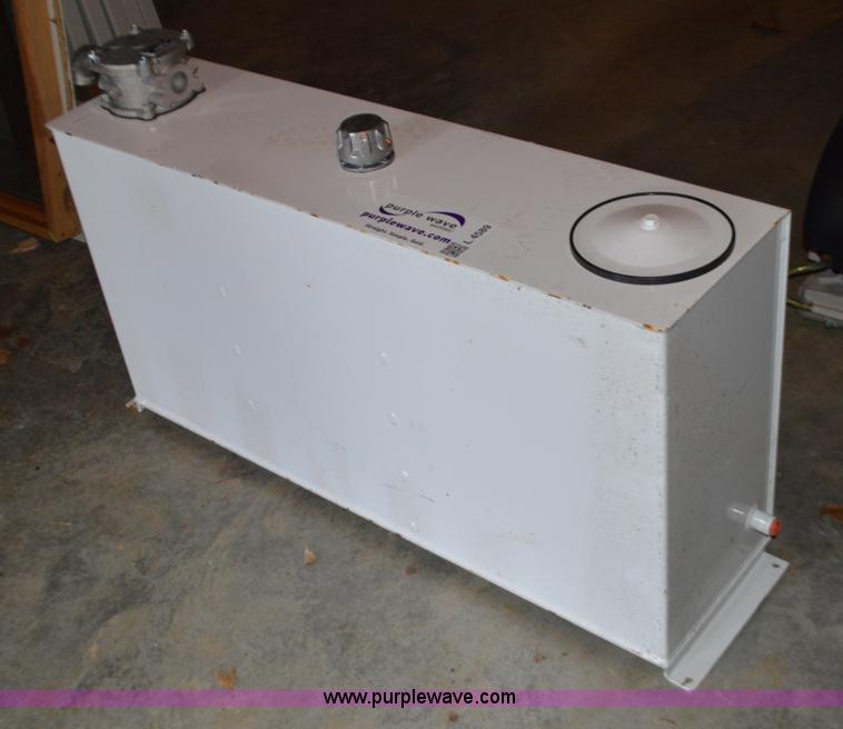 image for item L4589 Hydraulic oil tank