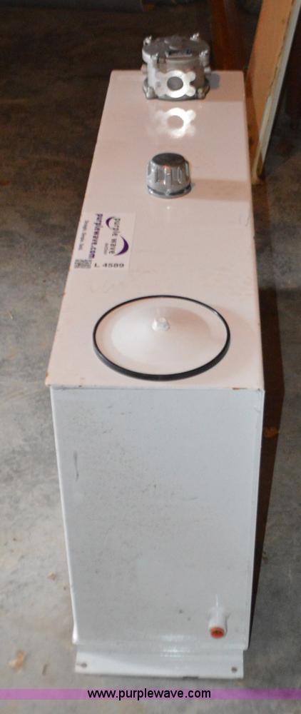image for item L4589 Hydraulic oil tank